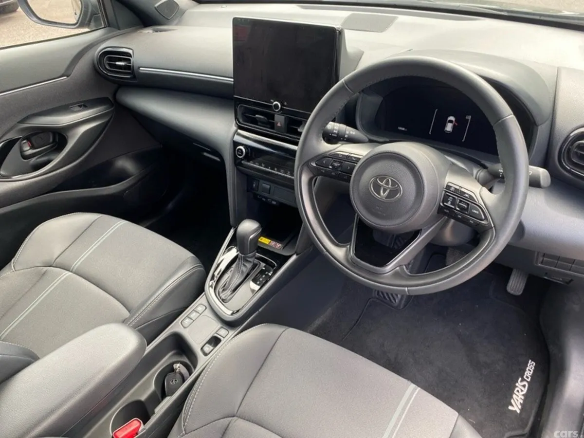 Toyota Yaris Cross SUV, Petrol Hybrid, 2025, Grey