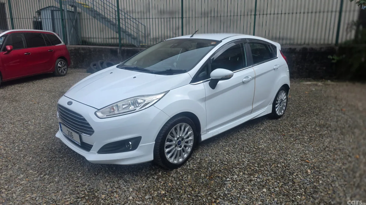 Ford Fiesta Hatchback, Petrol, 2016, White