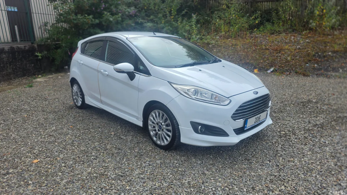 Ford Fiesta Hatchback, Petrol, 2016, White