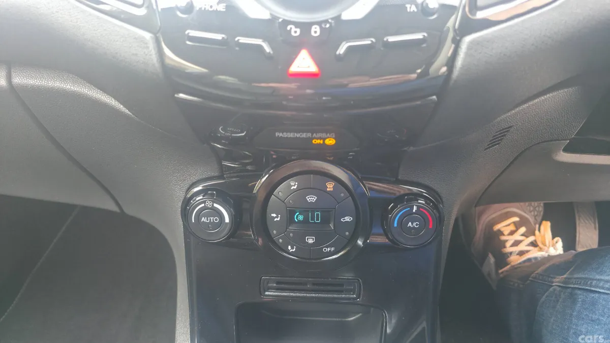 Ford Fiesta Hatchback, Petrol, 2016, White