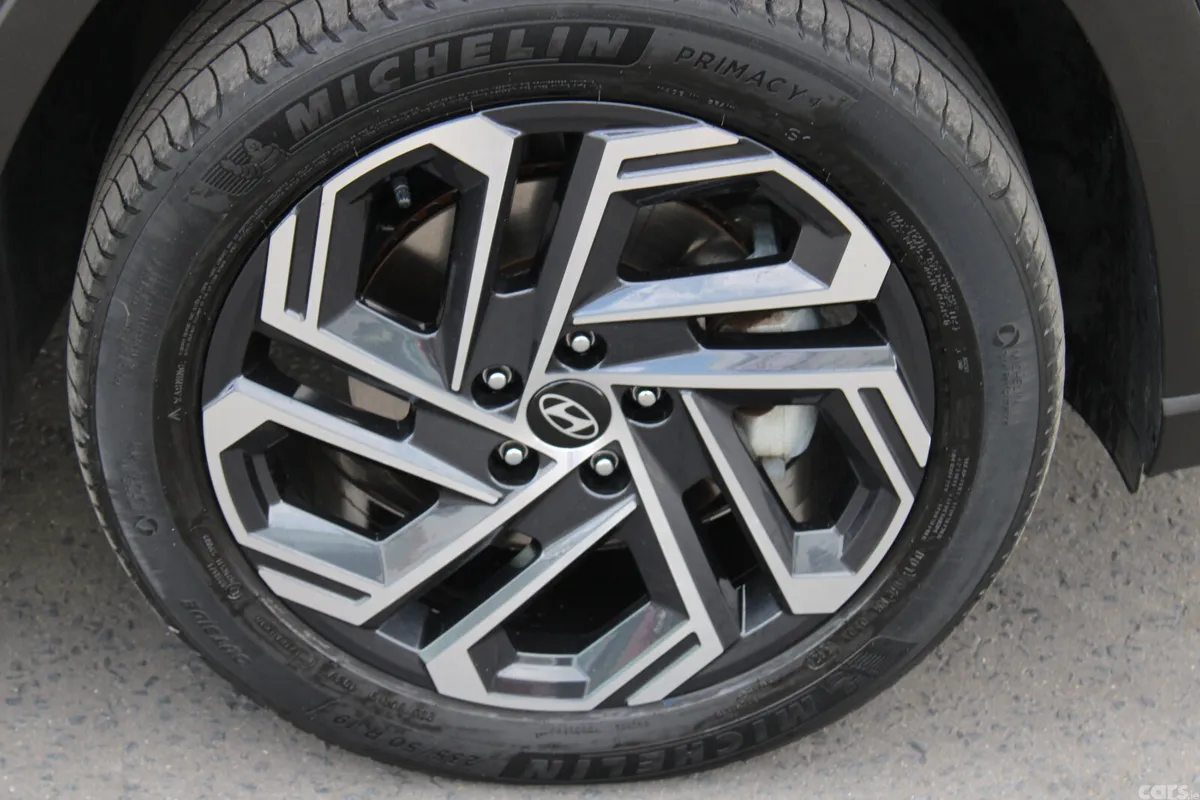 Hyundai Tucson SUV, Petrol Hybrid, 2024, Green