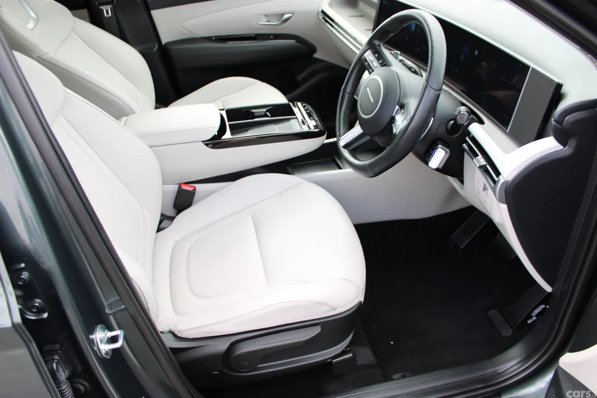 Hyundai Tucson SUV, Petrol Hybrid, 2024, Green