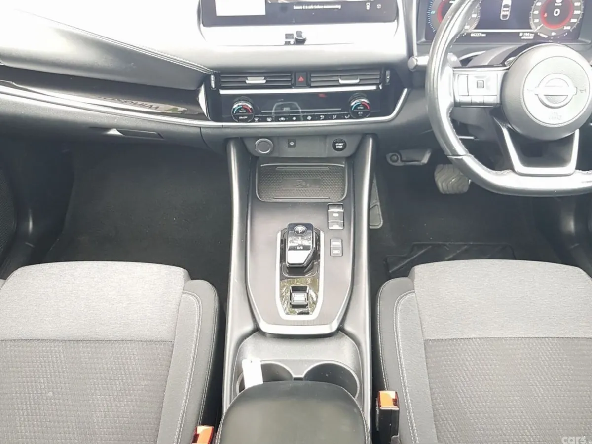 Nissan Qashqai MPV, Petrol Hybrid, 2023, Red