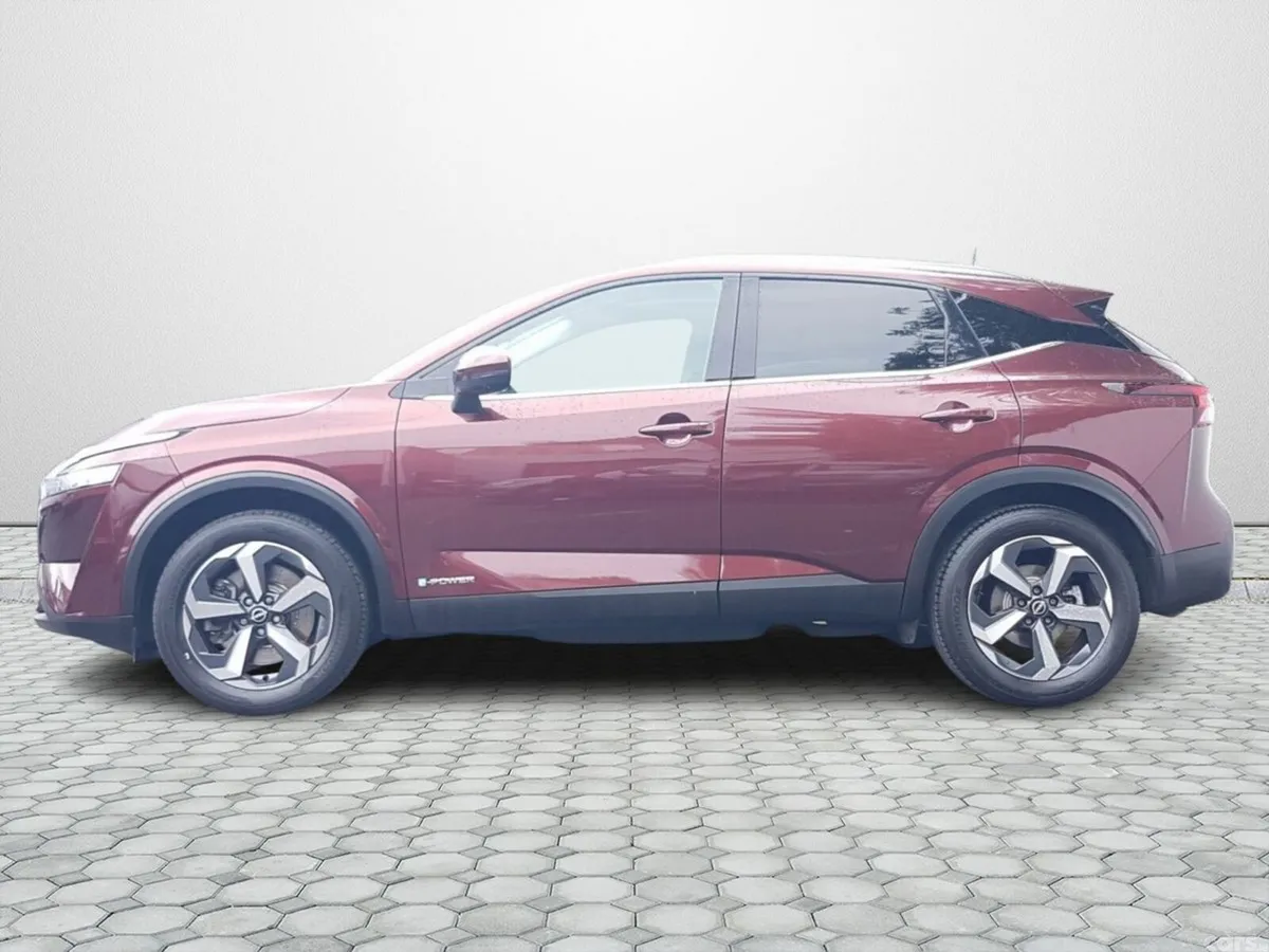 Nissan Qashqai MPV, Petrol Hybrid, 2023, Red
