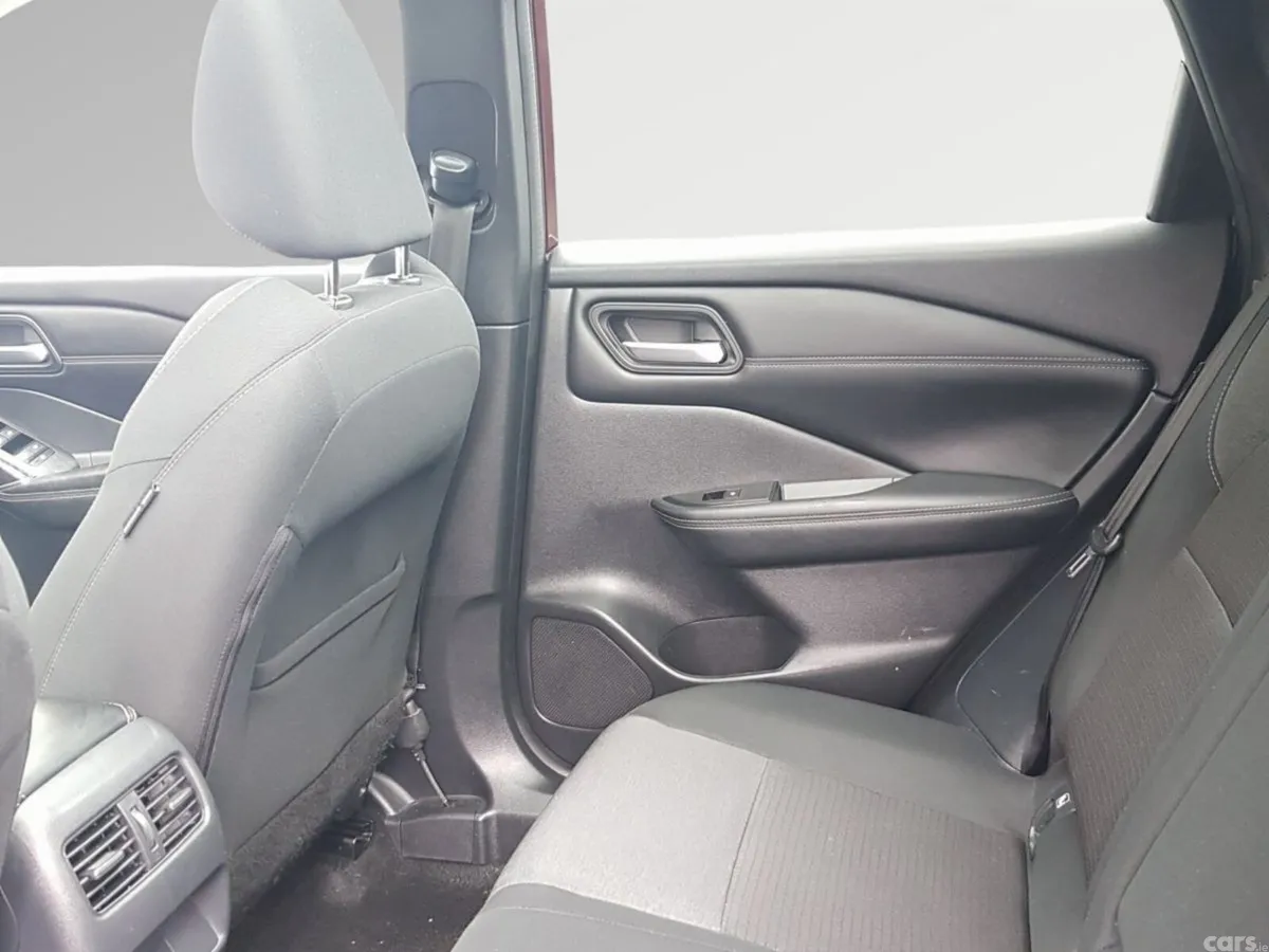Nissan Qashqai MPV, Petrol Hybrid, 2023, Red