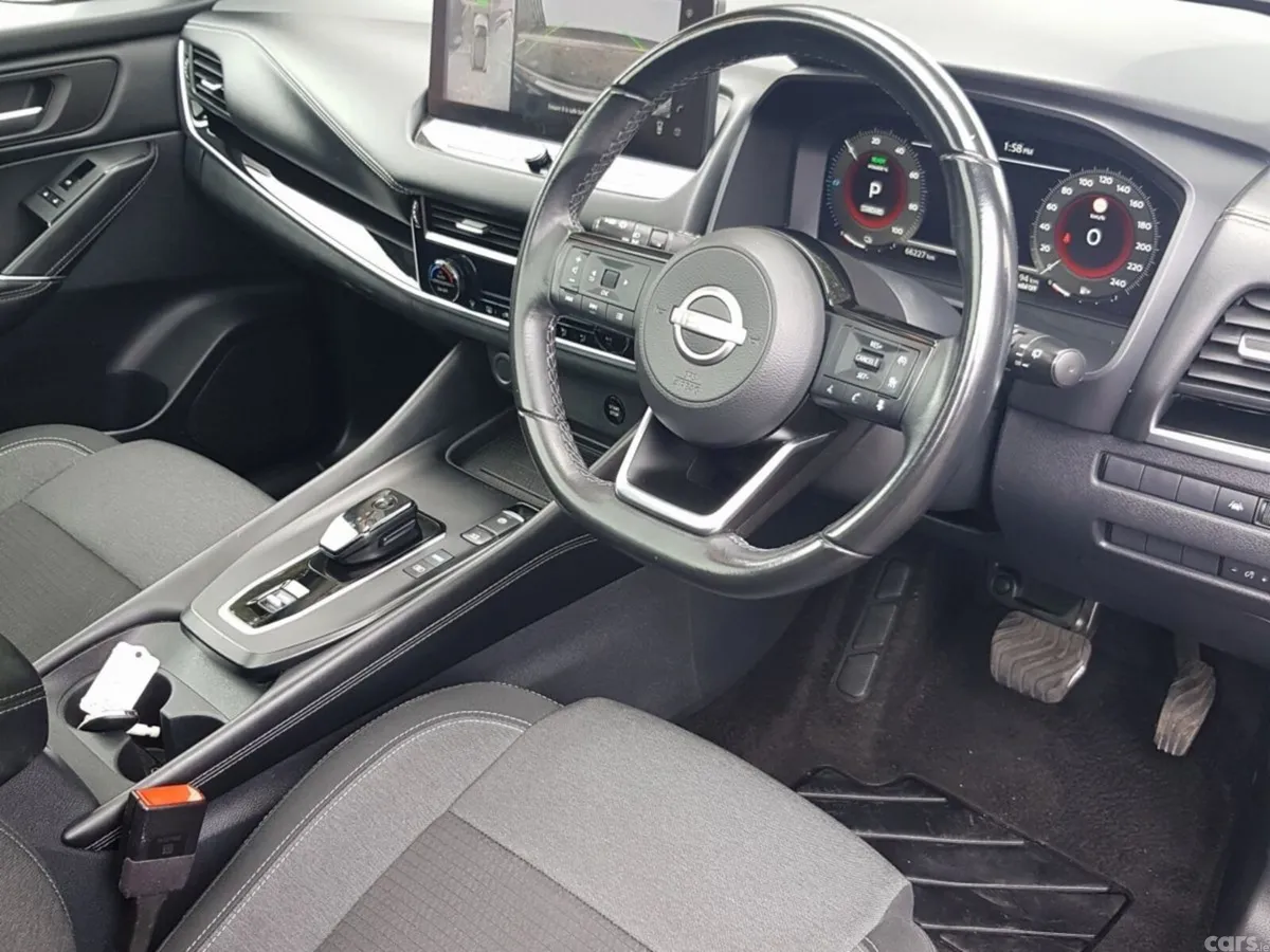 Nissan Qashqai MPV, Petrol Hybrid, 2023, Red