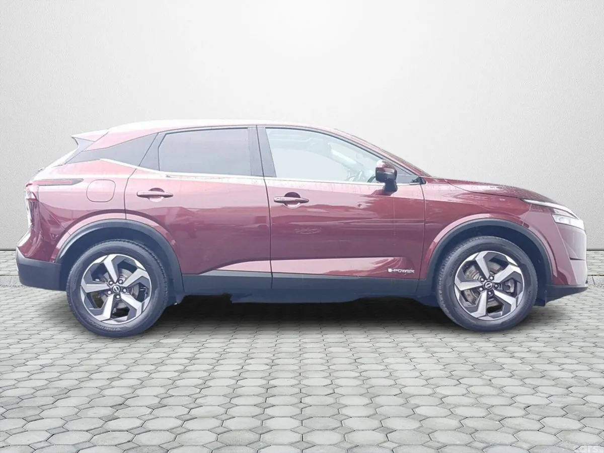 Nissan Qashqai MPV, Petrol Hybrid, 2023, Red