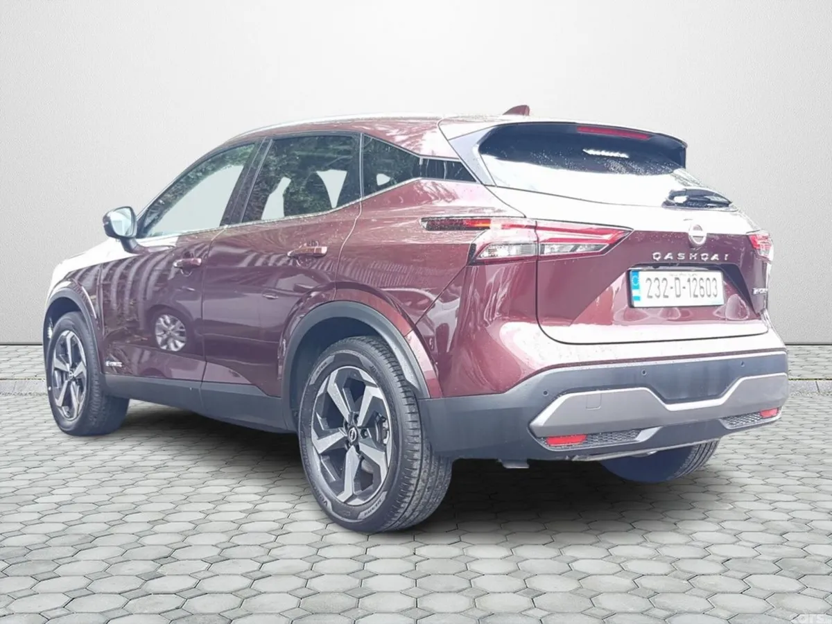 Nissan Qashqai MPV, Petrol Hybrid, 2023, Red