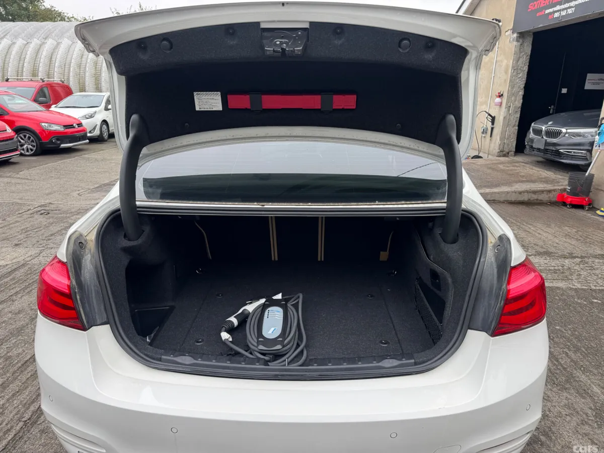 BMW 3-Series Saloon, Petrol Plug-in Hybrid, 2017, White