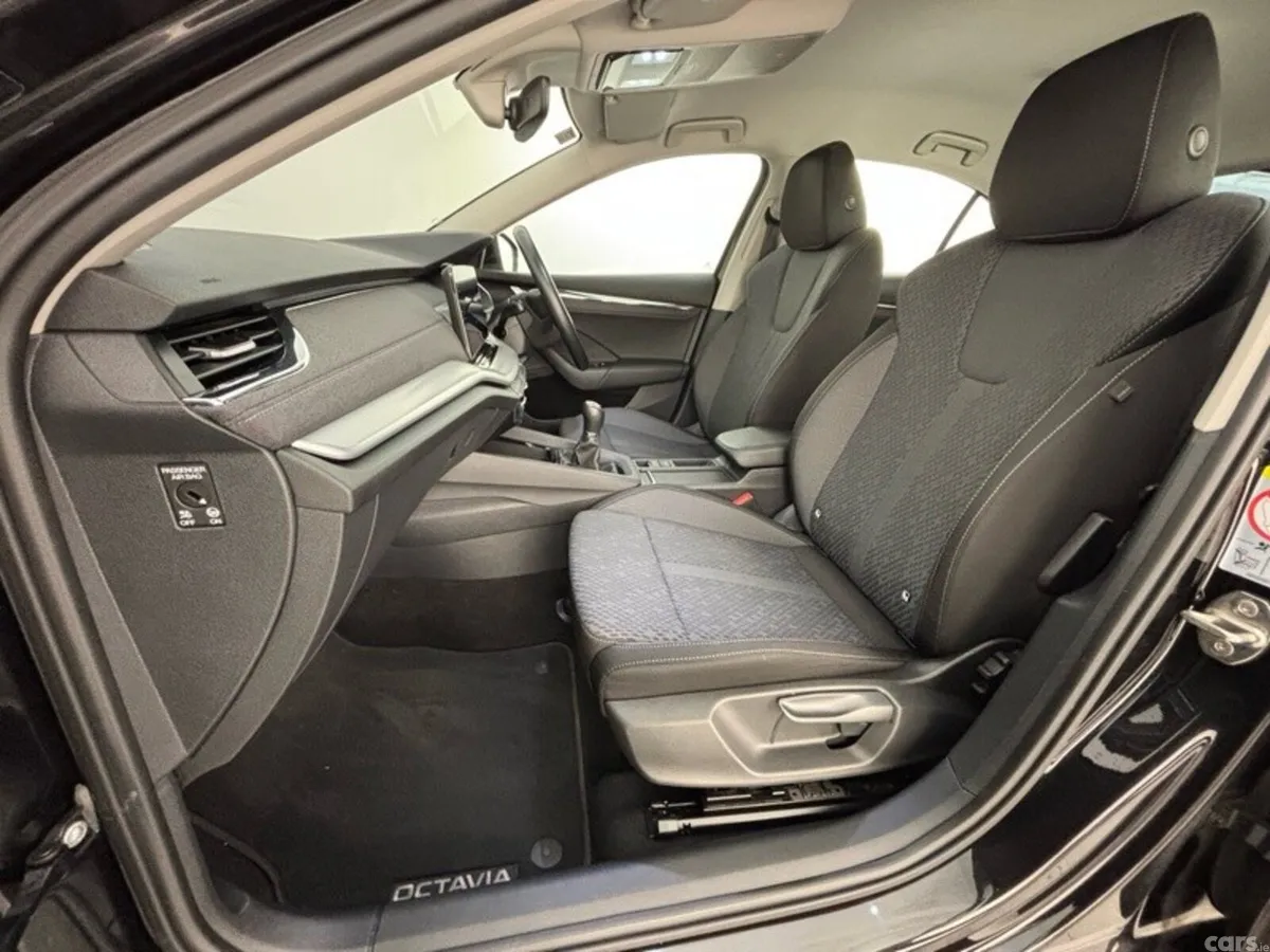 Skoda Octavia Hatchback, Petrol, 2022, Black