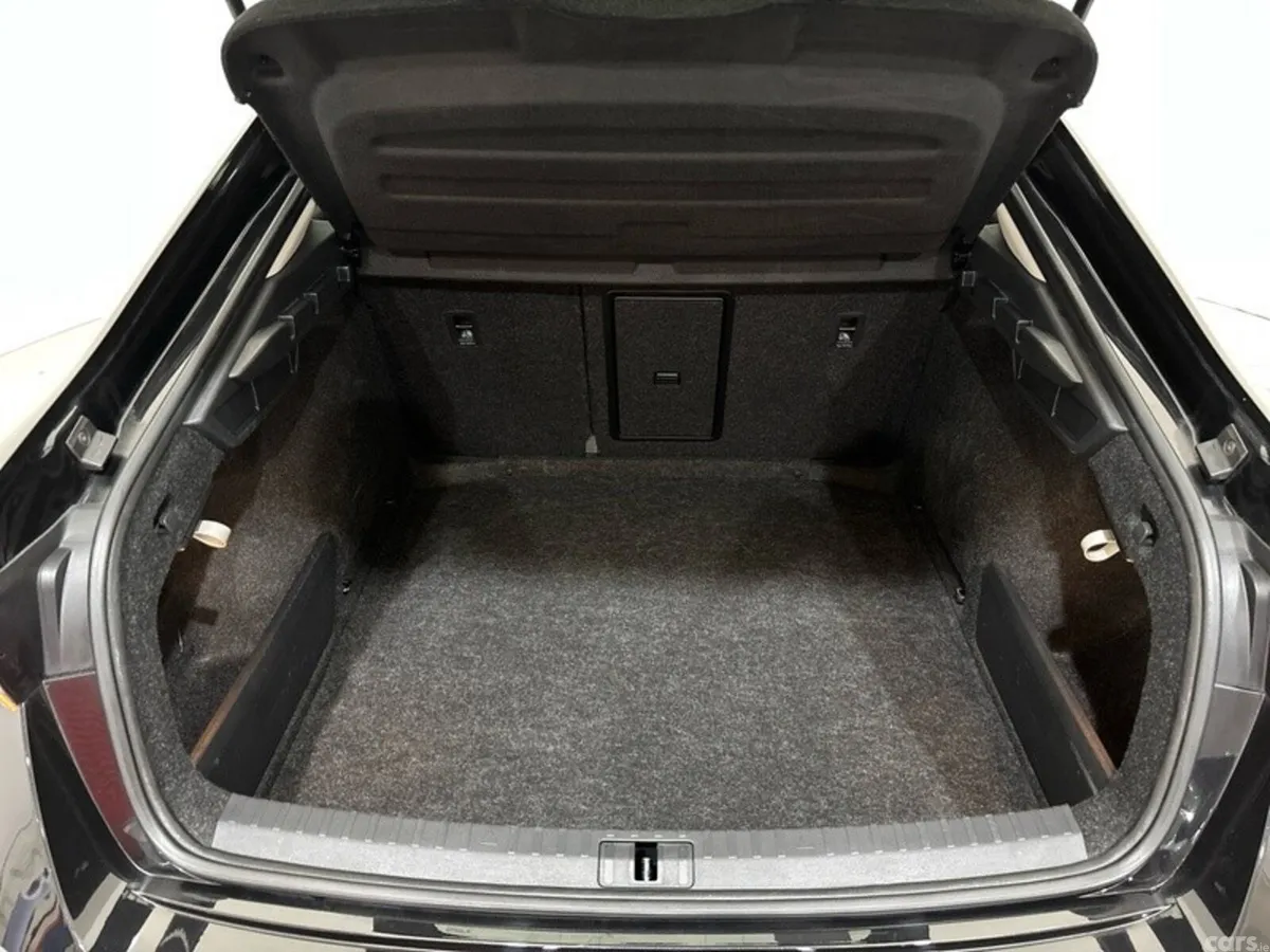 Skoda Octavia Hatchback, Petrol, 2022, Black