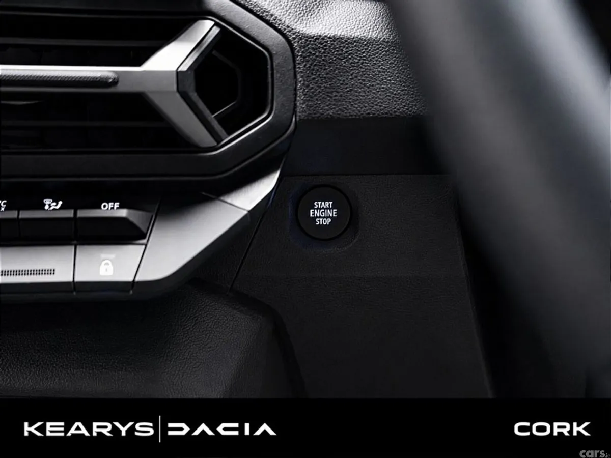 Dacia Duster SUV, Petrol Hybrid, 2026, Grey