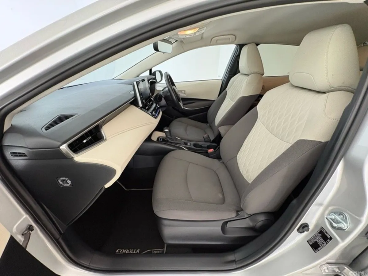 Toyota Corolla Saloon, Petrol Hybrid, 2021, Silver