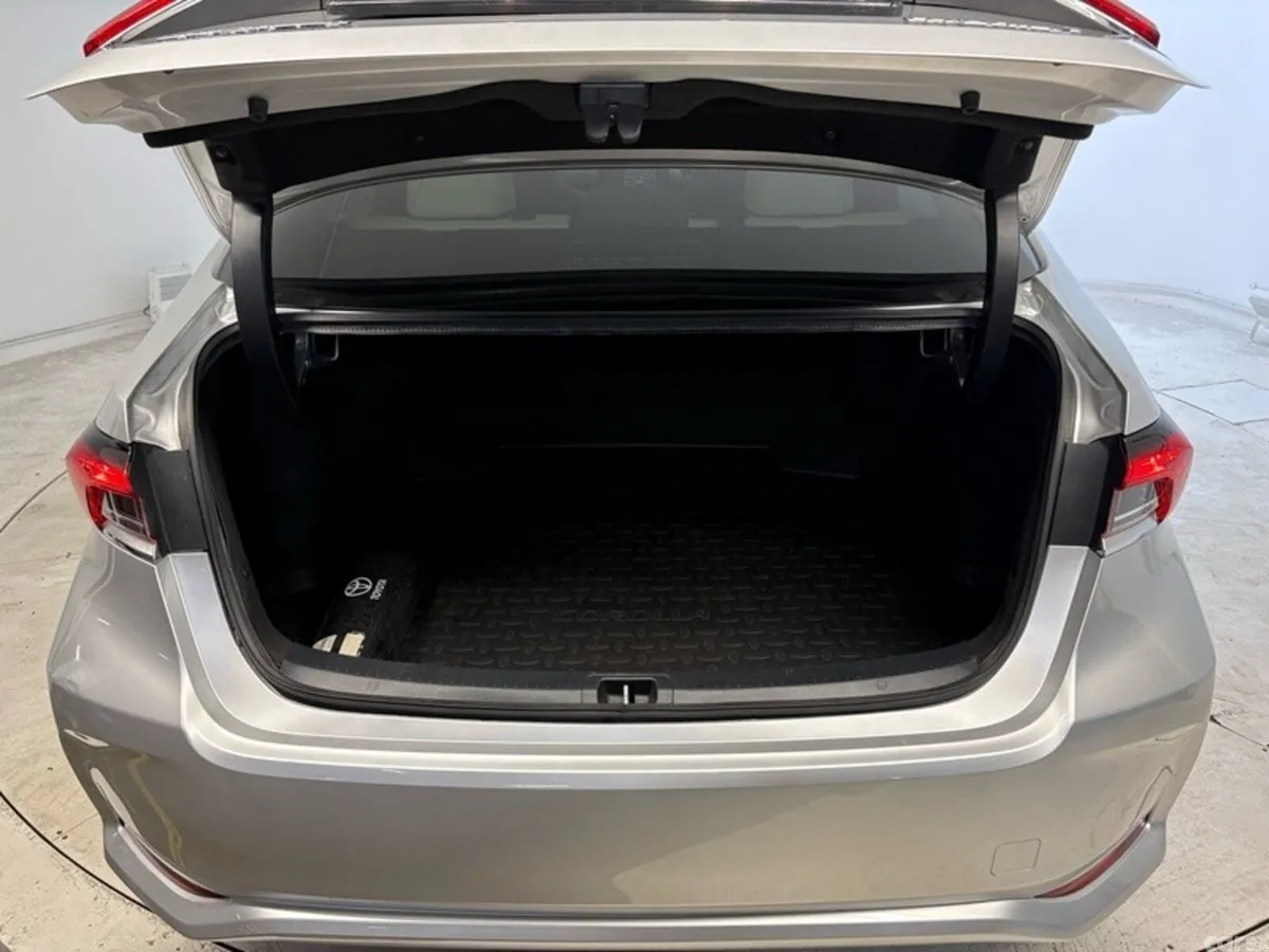 Toyota Corolla Saloon, Petrol Hybrid, 2021, Silver