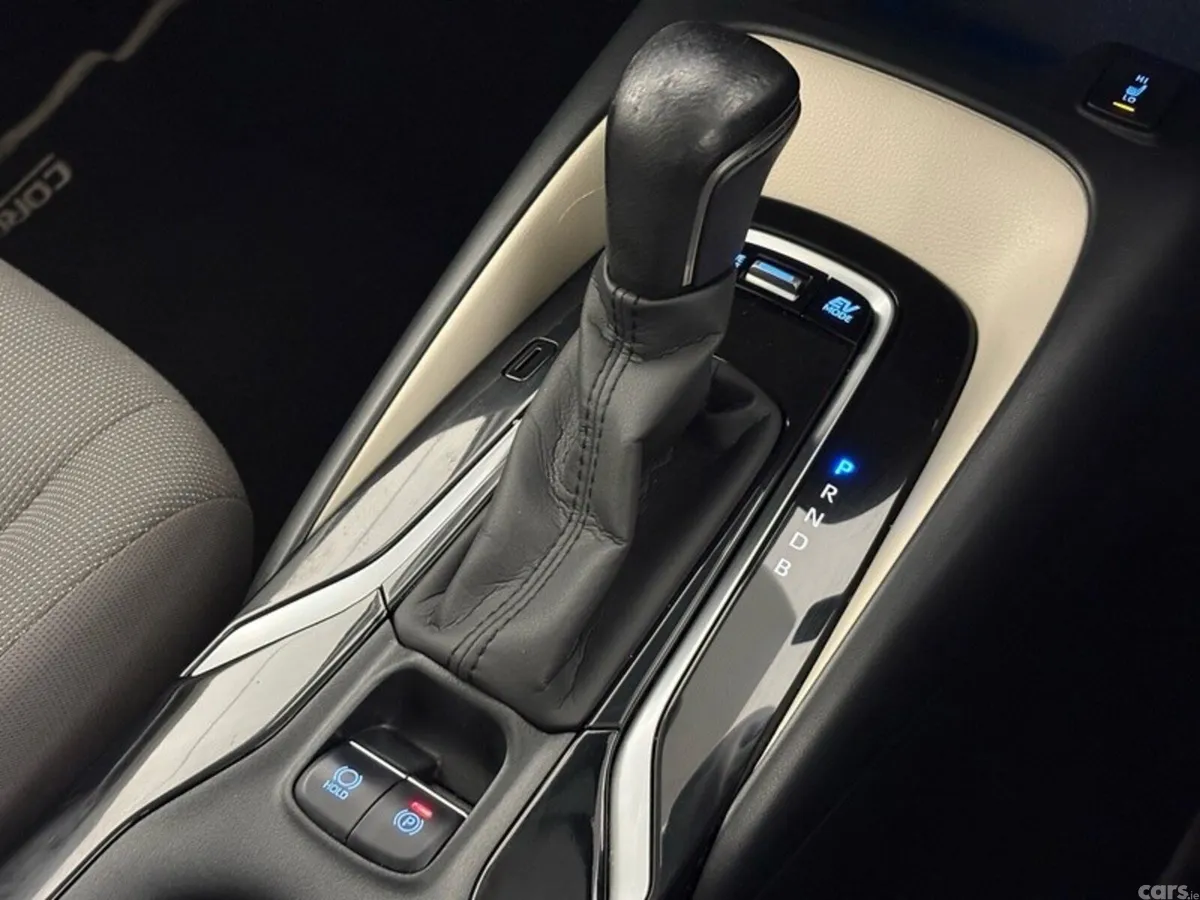 Toyota Corolla Saloon, Petrol Hybrid, 2021, Silver