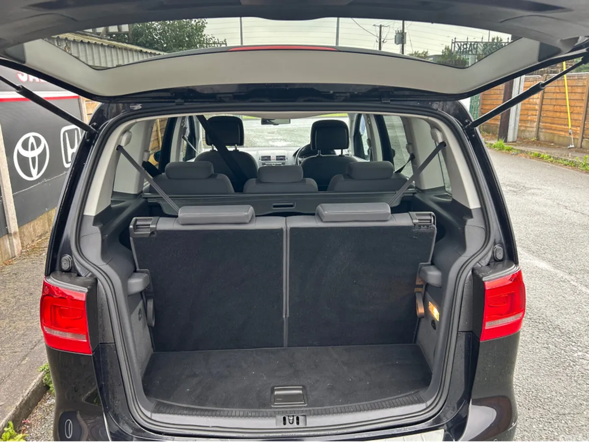 Volkswagen Touran MPV, Petrol, 2013, Black