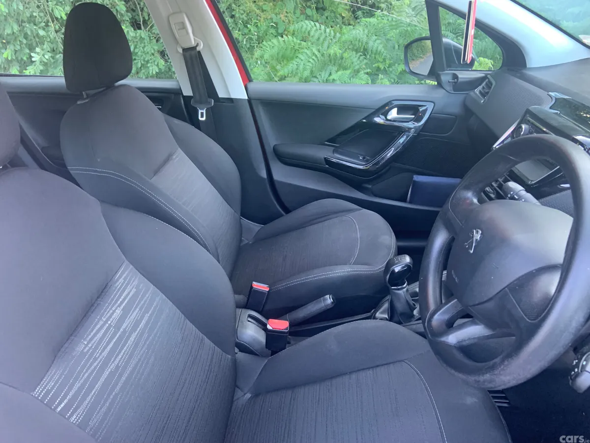 Peugeot 208 Hatchback, Petrol, 2016, Red