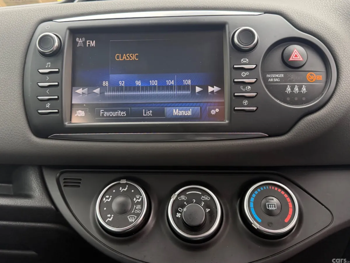 Toyota Yaris Hatchback, Petrol, 2018, Grey