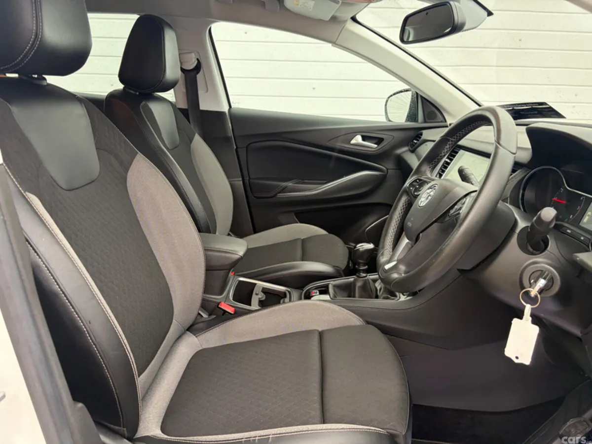Vauxhall Grandland X Hatchback, Petrol, 2019, White
