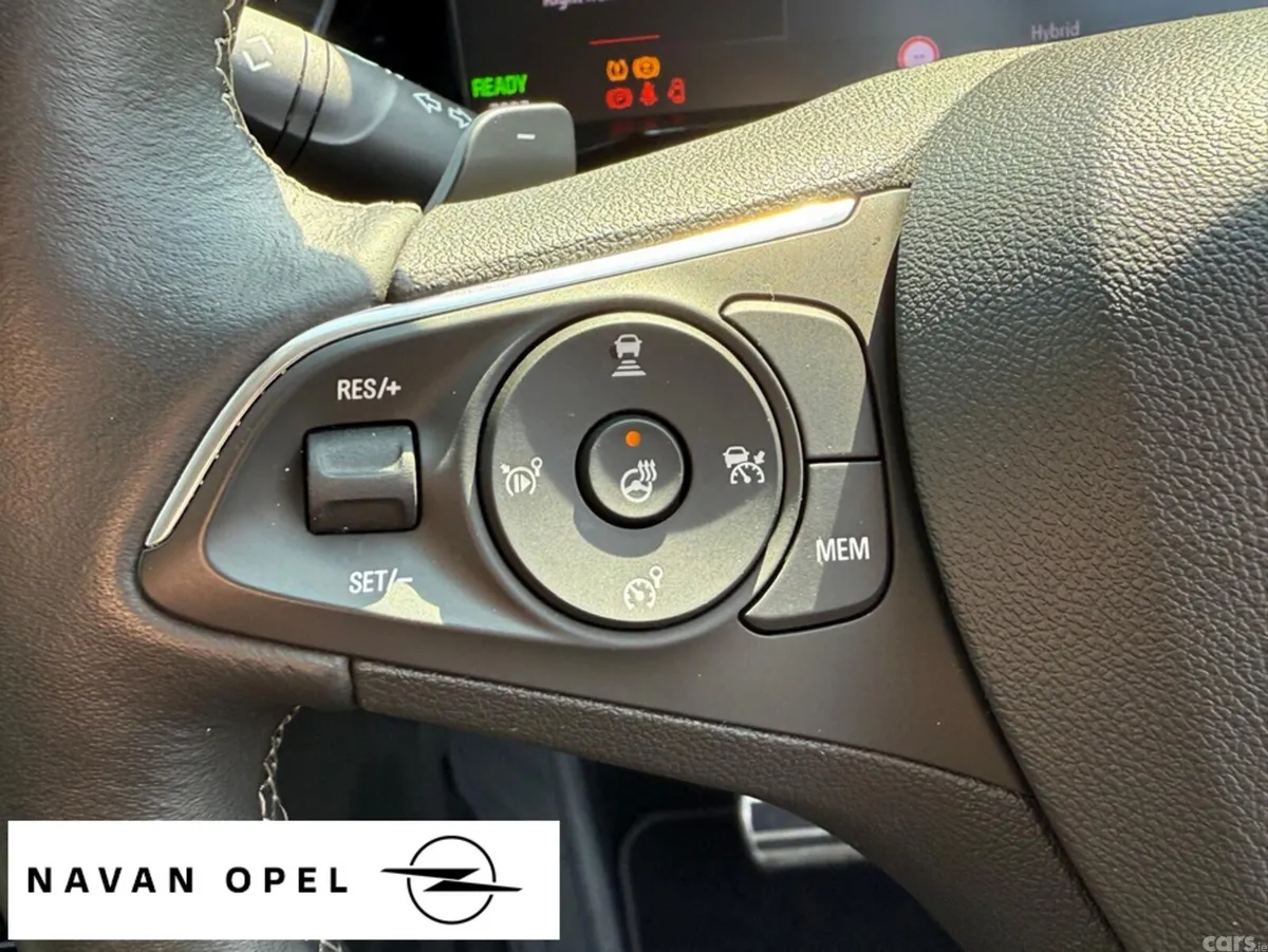 Opel Grandland SUV, Petrol Plug-in Hybrid, 2024, White