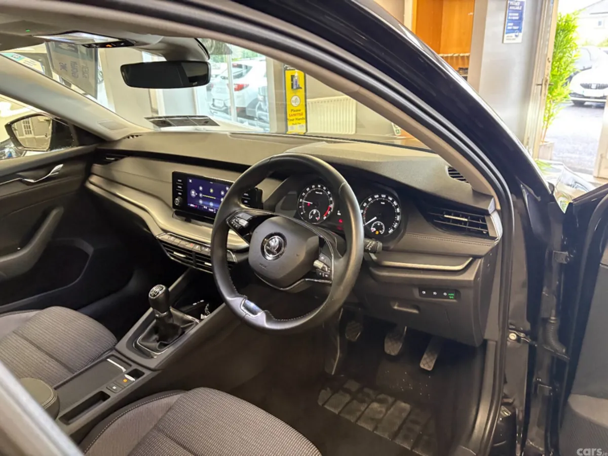Skoda Octavia Hatchback, Diesel, 2022, Black