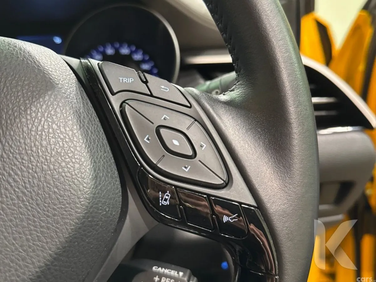 Toyota C-HR SUV, Petrol Hybrid, 2022, Yellow
