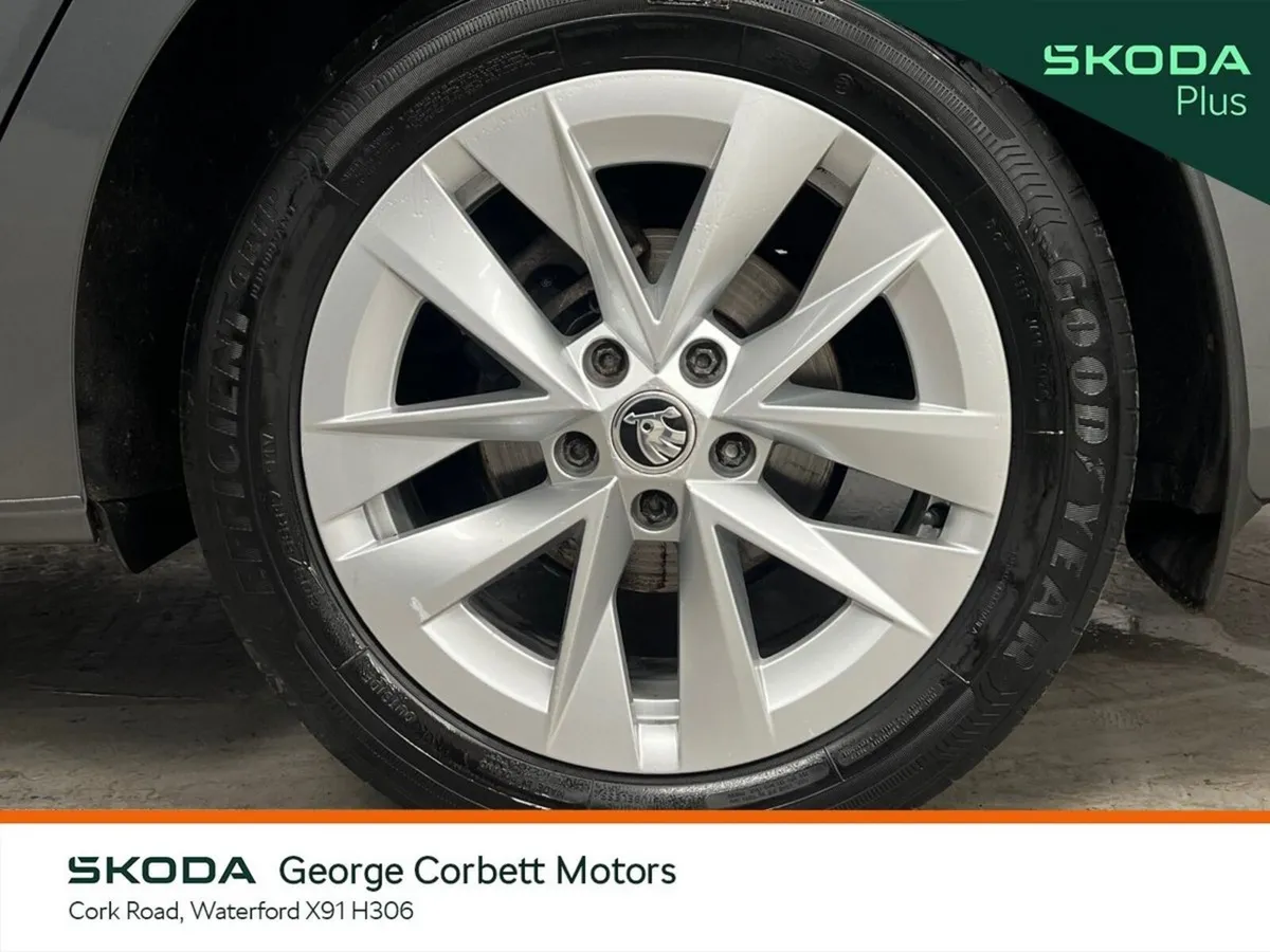 Skoda Octavia Saloon, Diesel, 2024, Grey