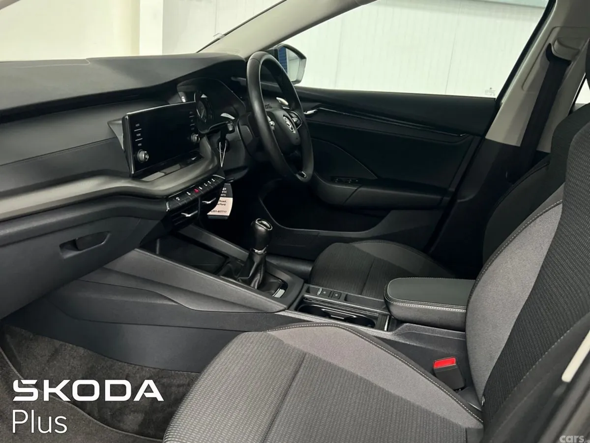 Skoda Octavia Saloon, Diesel, 2024, Grey