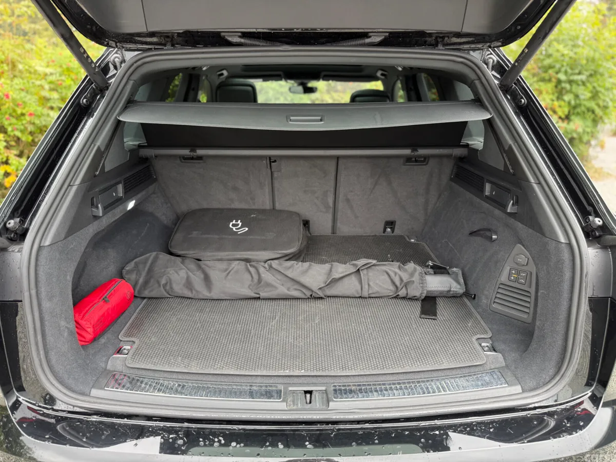 Volkswagen Touareg SUV, Petrol Plug-in Hybrid, 2024, Black