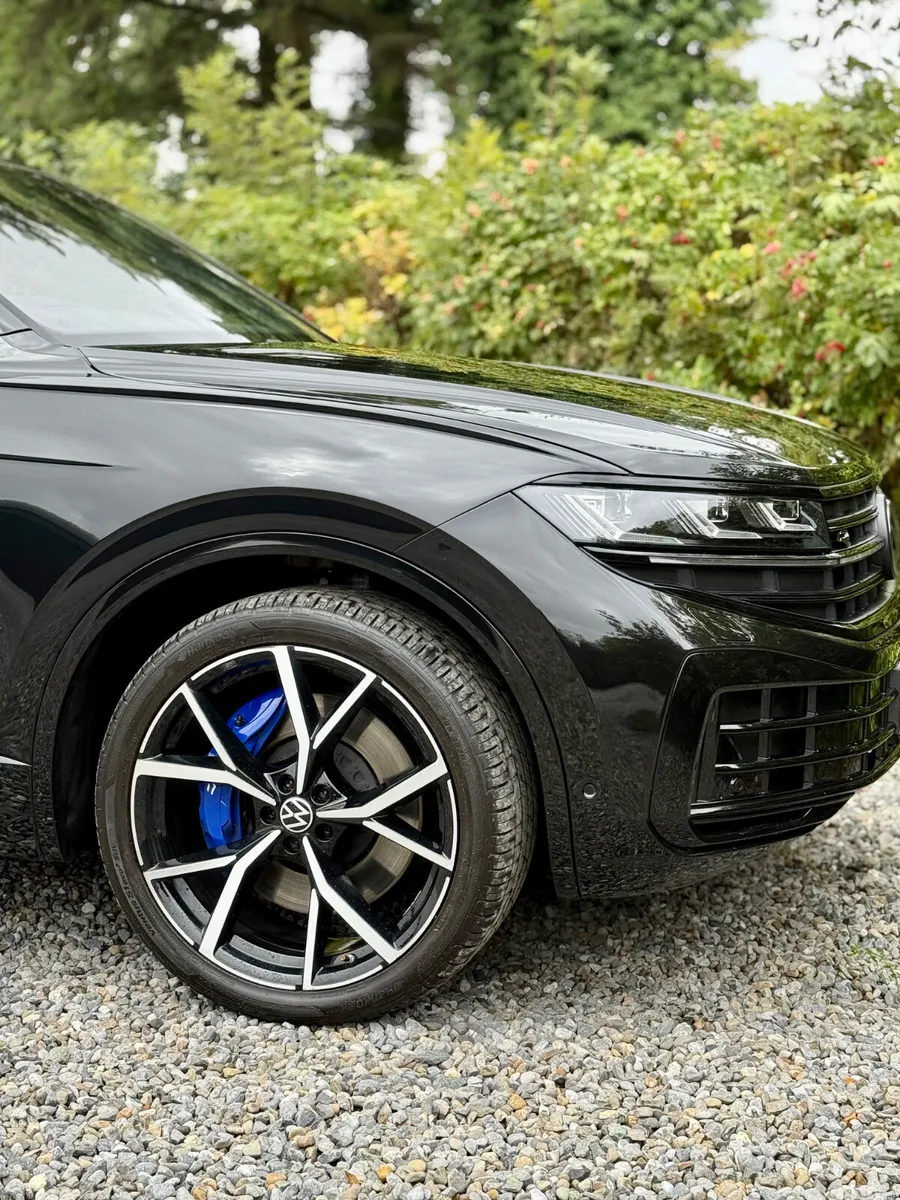 Volkswagen Touareg SUV, Petrol Plug-in Hybrid, 2024, Black
