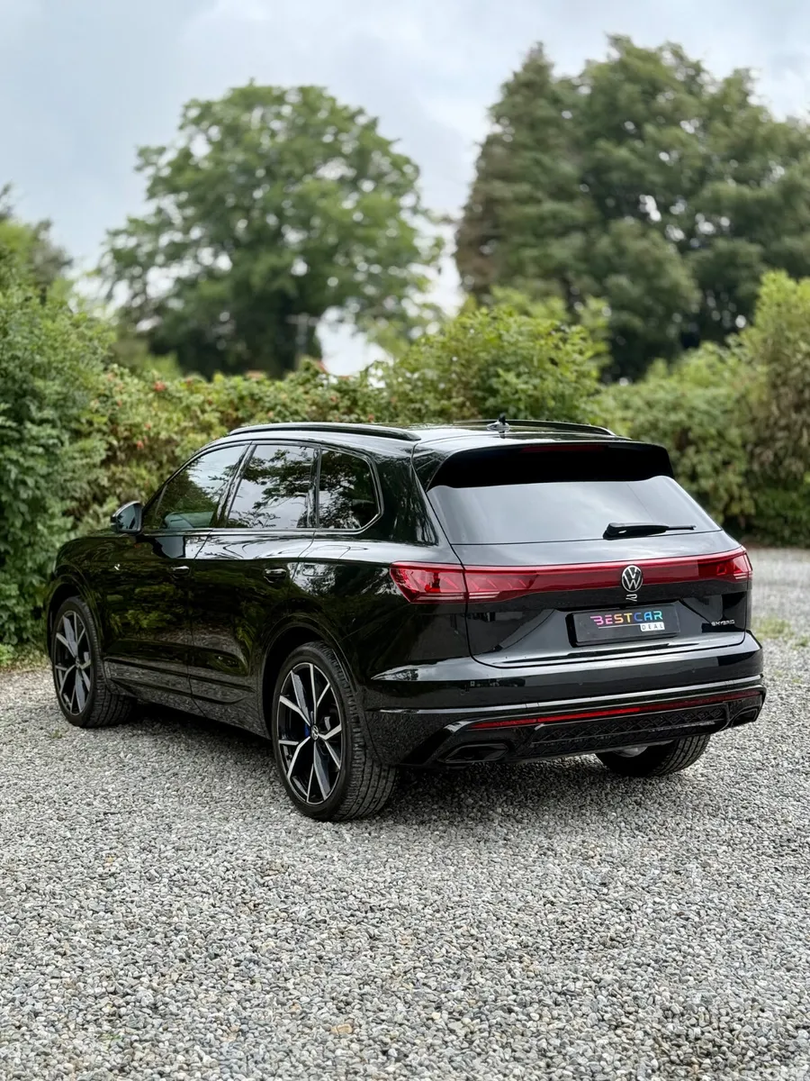 Volkswagen Touareg SUV, Petrol Plug-in Hybrid, 2024, Black