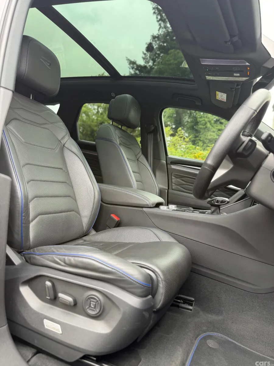 Volkswagen Touareg SUV, Petrol Plug-in Hybrid, 2024, Black