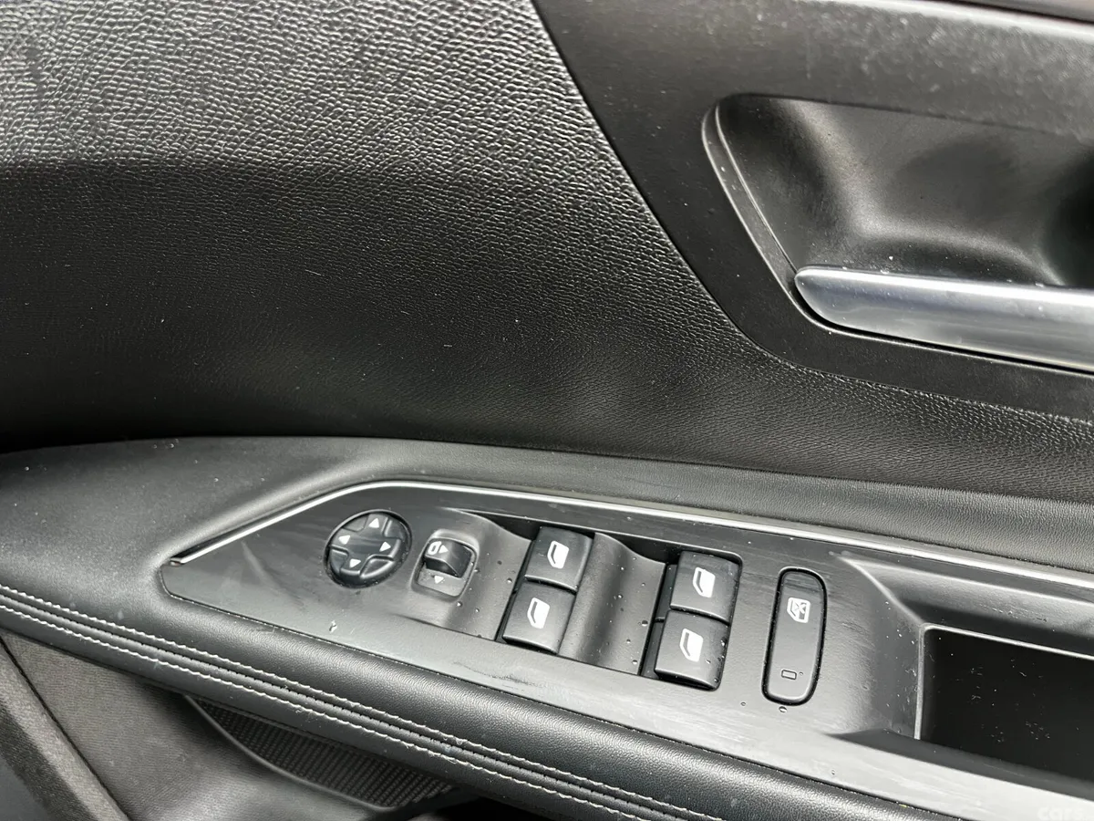 Peugeot 5008 SUV, Petrol, 2020, Black