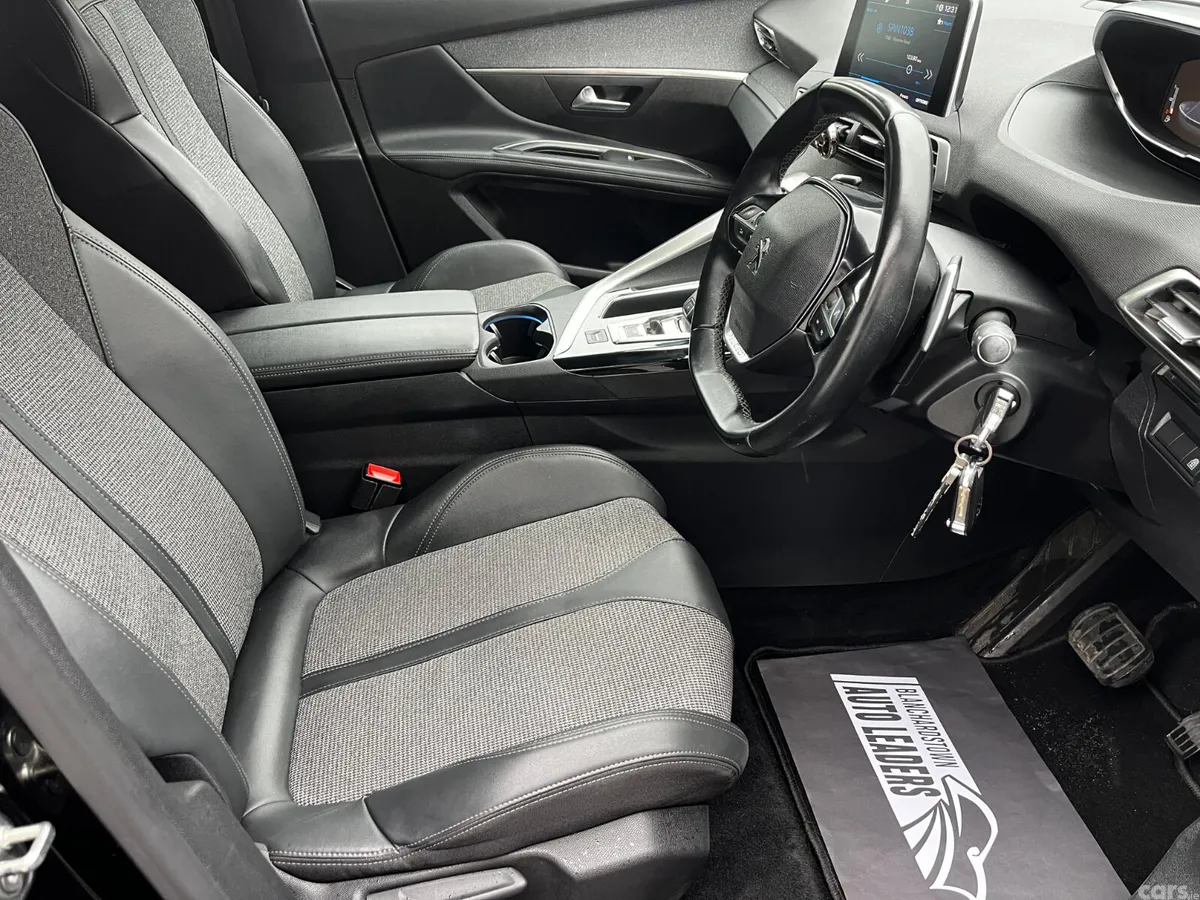 Peugeot 5008 SUV, Petrol, 2020, Black