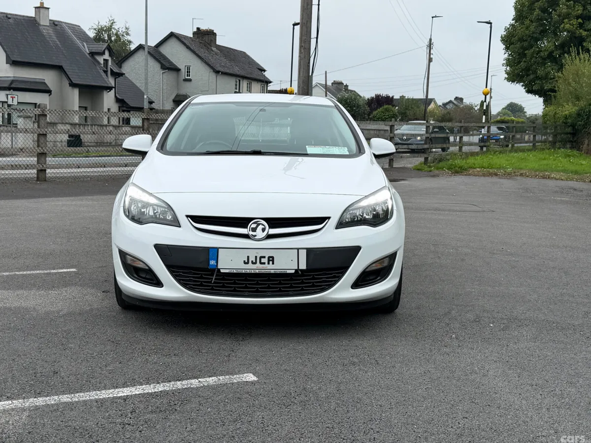 Vauxhall Astra Hatchback, Petrol, 2015, White