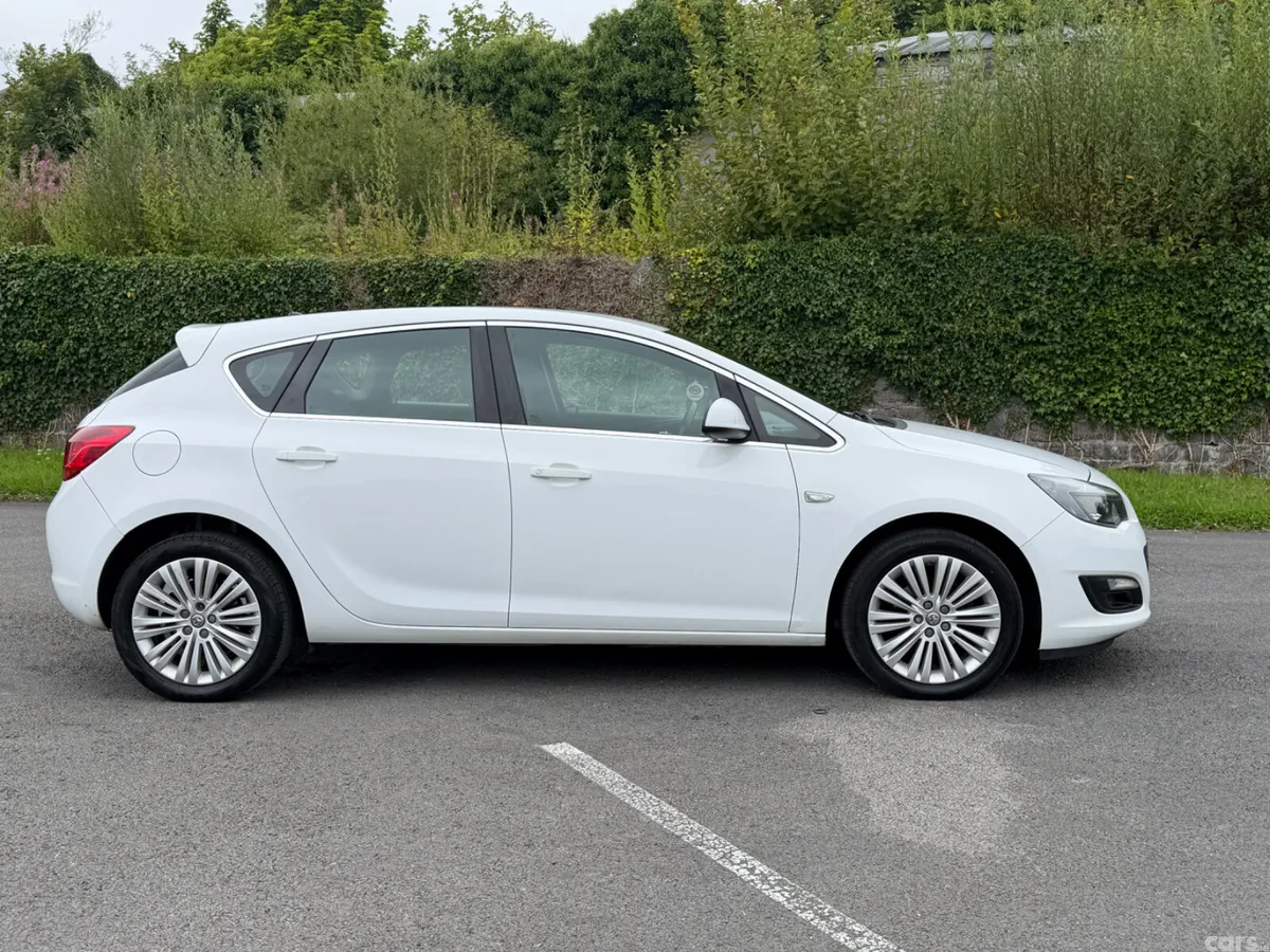Vauxhall Astra Hatchback, Petrol, 2015, White