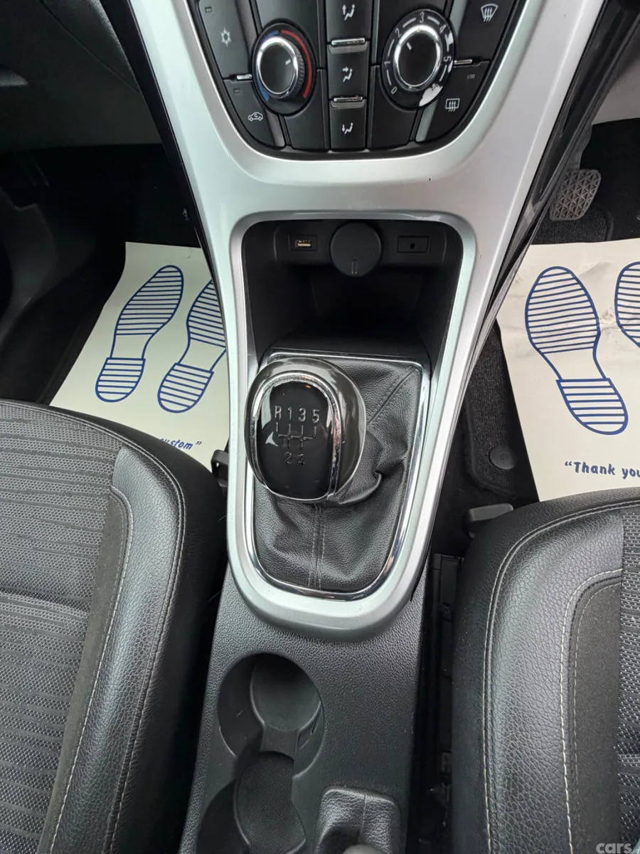 Vauxhall Astra Hatchback, Petrol, 2015, White