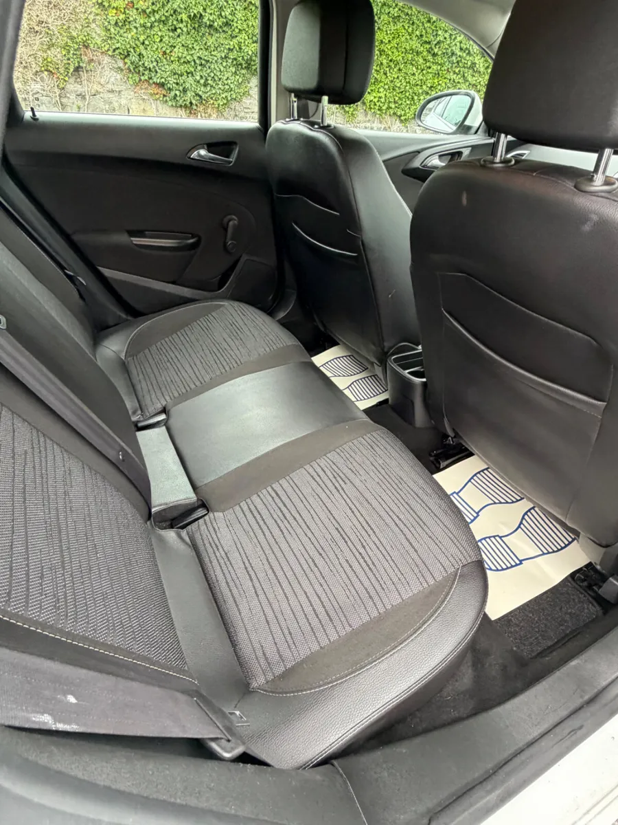 Vauxhall Astra Hatchback, Petrol, 2015, White