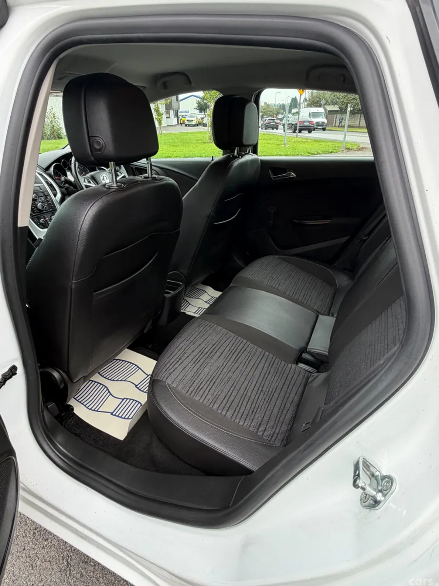 Vauxhall Astra Hatchback, Petrol, 2015, White