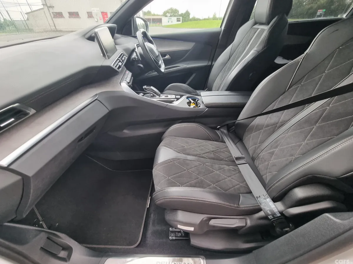 Peugeot 5008 MPV, Diesel, 2018, White