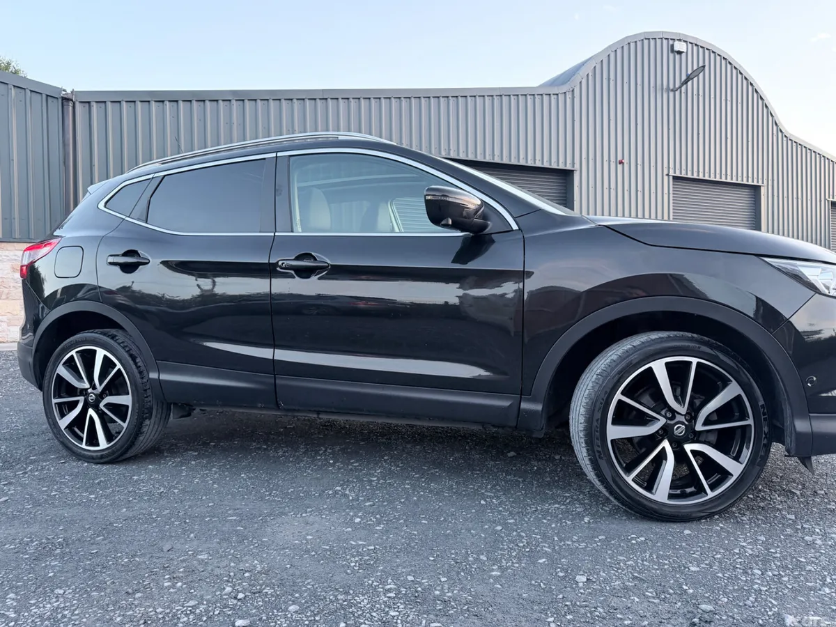 Nissan Qashqai Hatchback, Diesel, 2016, Black