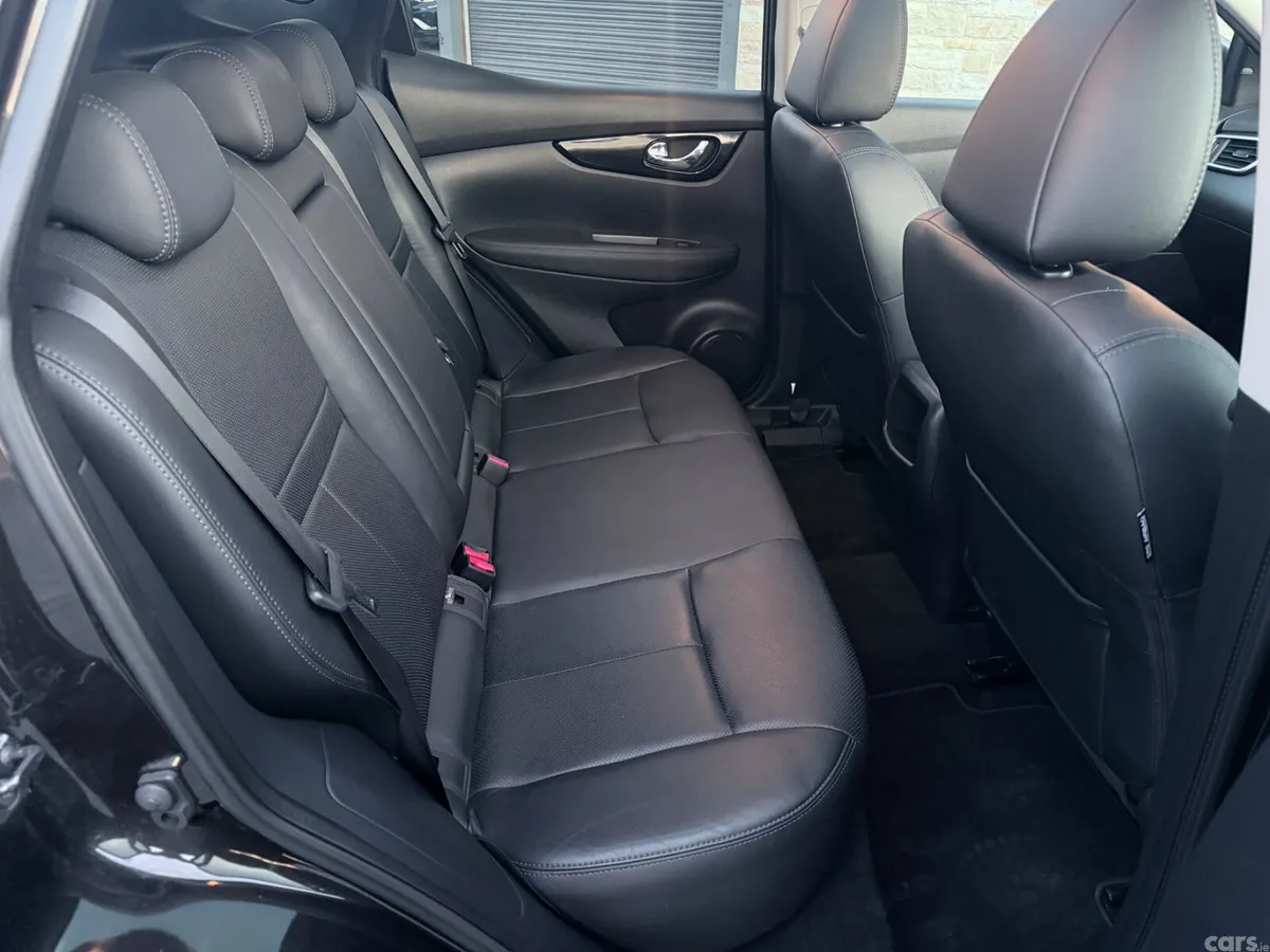 Nissan Qashqai Hatchback, Diesel, 2016, Black