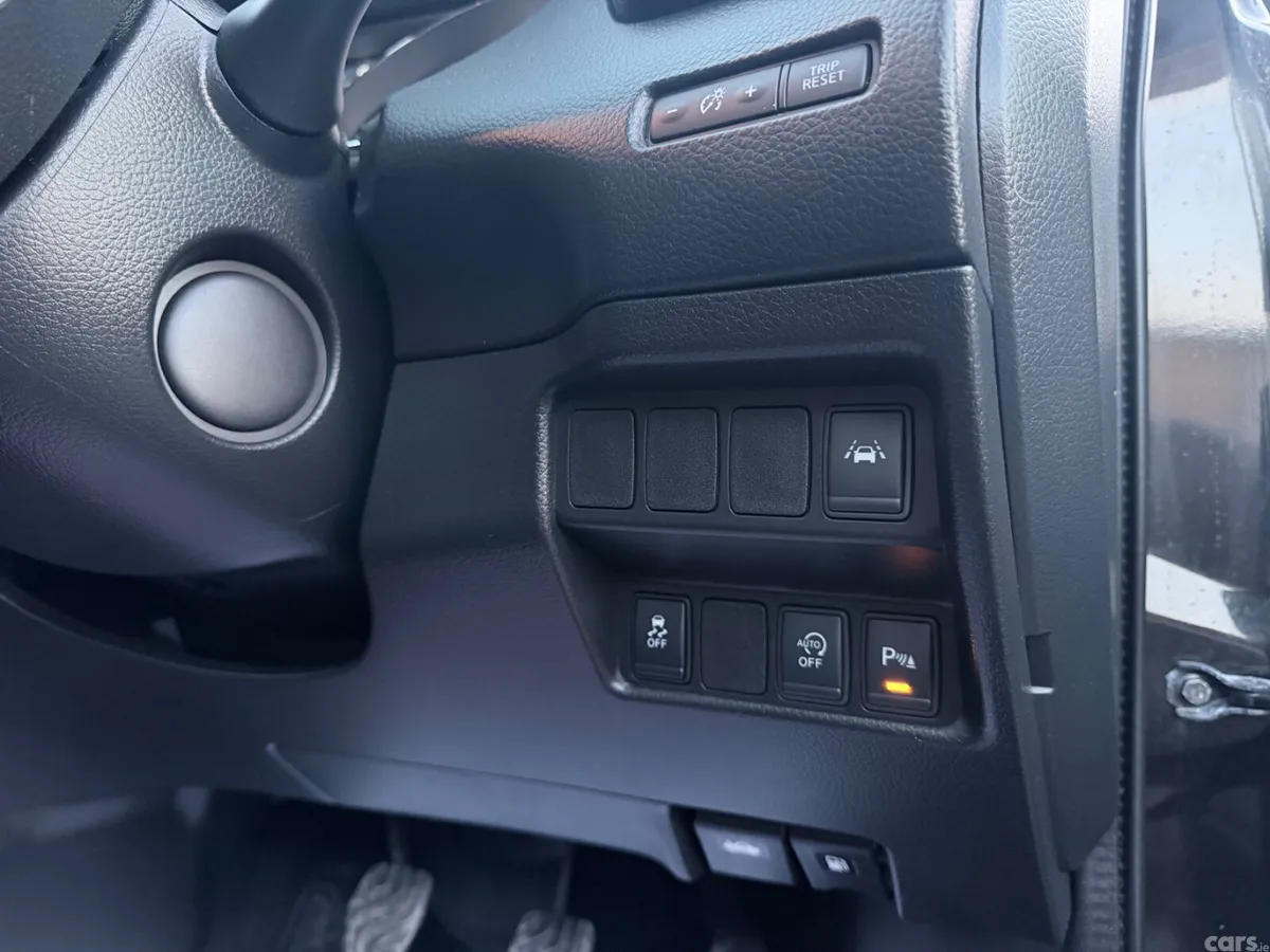 Nissan Qashqai Hatchback, Diesel, 2016, Black