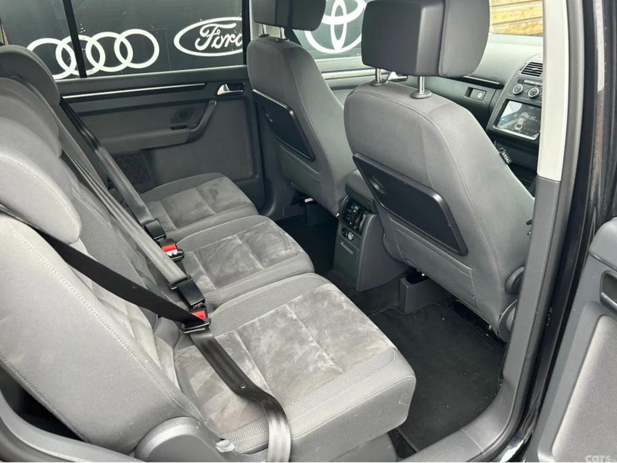 Volkswagen Touran MPV, Petrol, 2013, Black