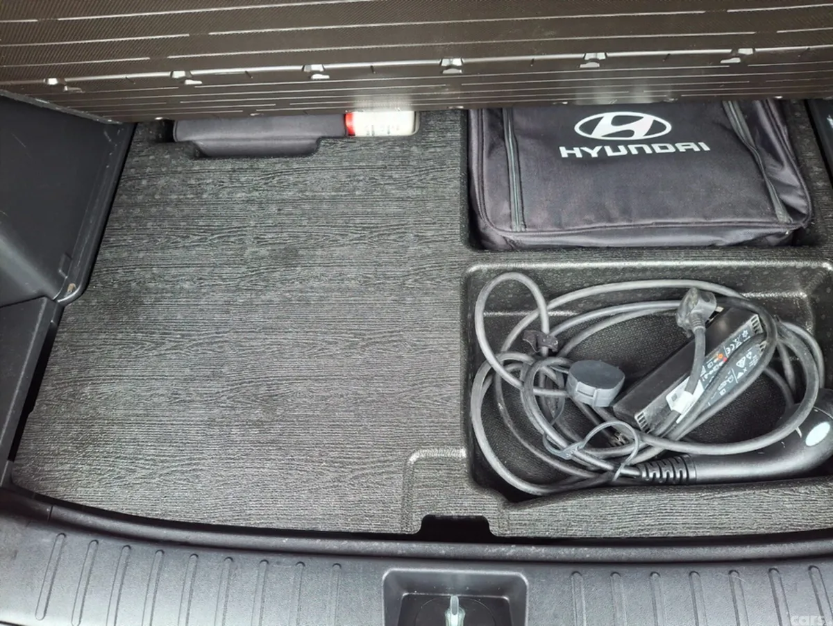 Hyundai Tucson MPV, Petrol Hybrid, 2023, Red