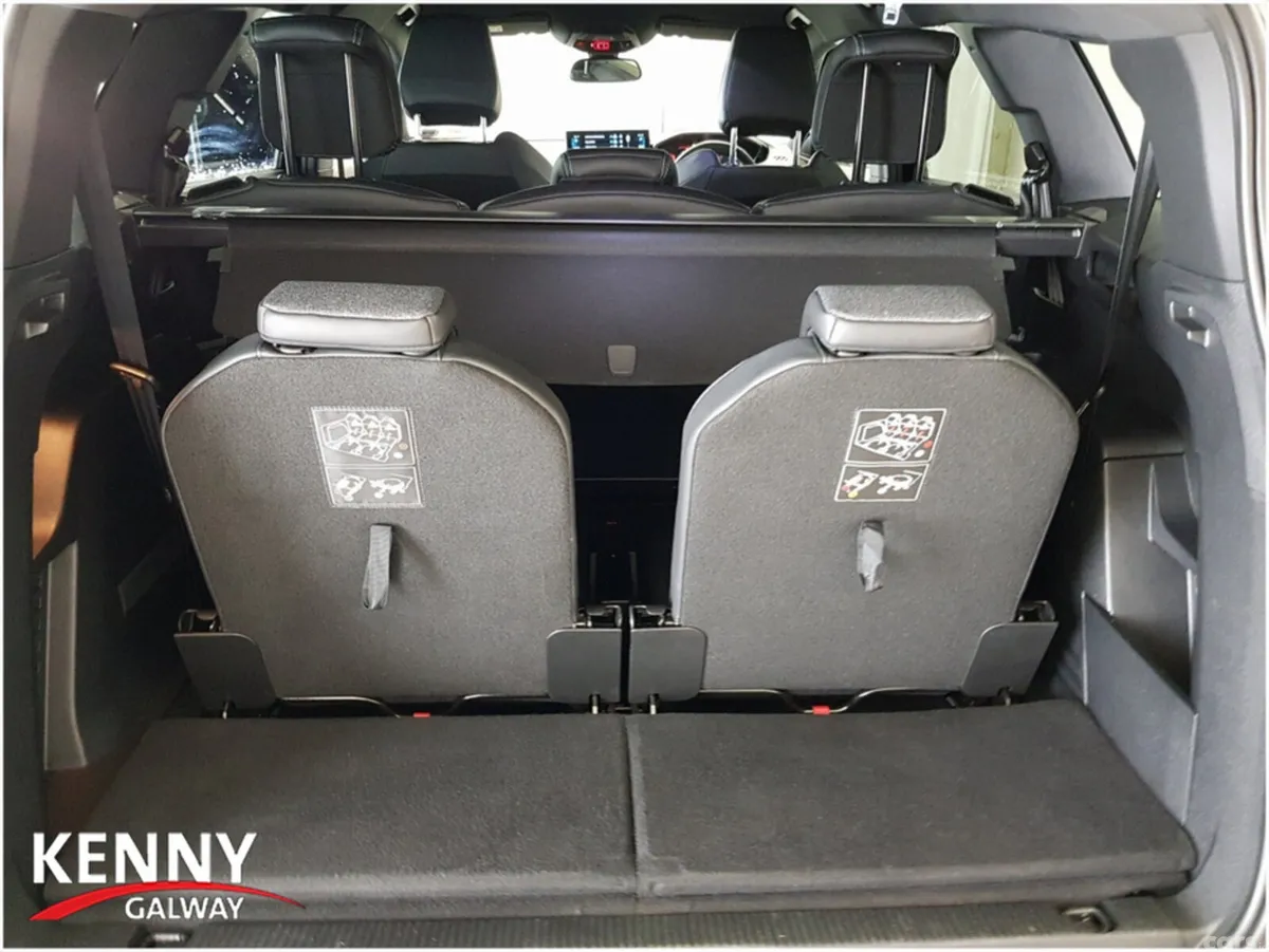 Peugeot 5008 MPV, Diesel, 2024, Black