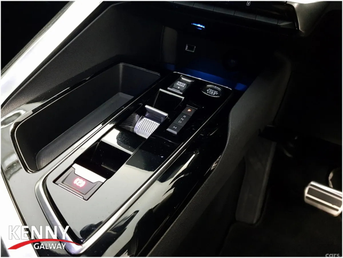 Peugeot 5008 MPV, Diesel, 2024, Black