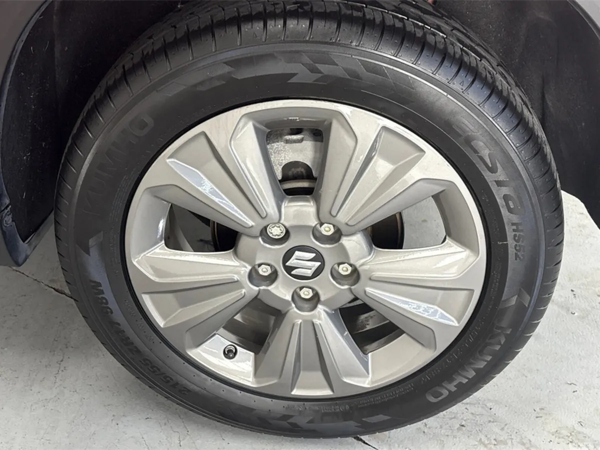 Suzuki Vitara SUV, Petrol, 2023, Red