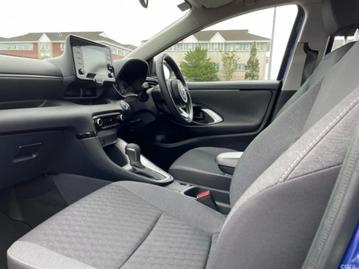 Toyota Yaris Hatchback, Petrol Hybrid, 2022, Blue
