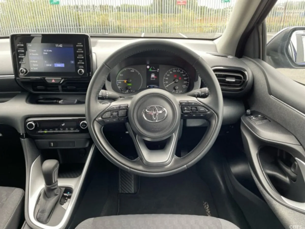 Toyota Yaris Hatchback, Petrol Hybrid, 2022, Blue